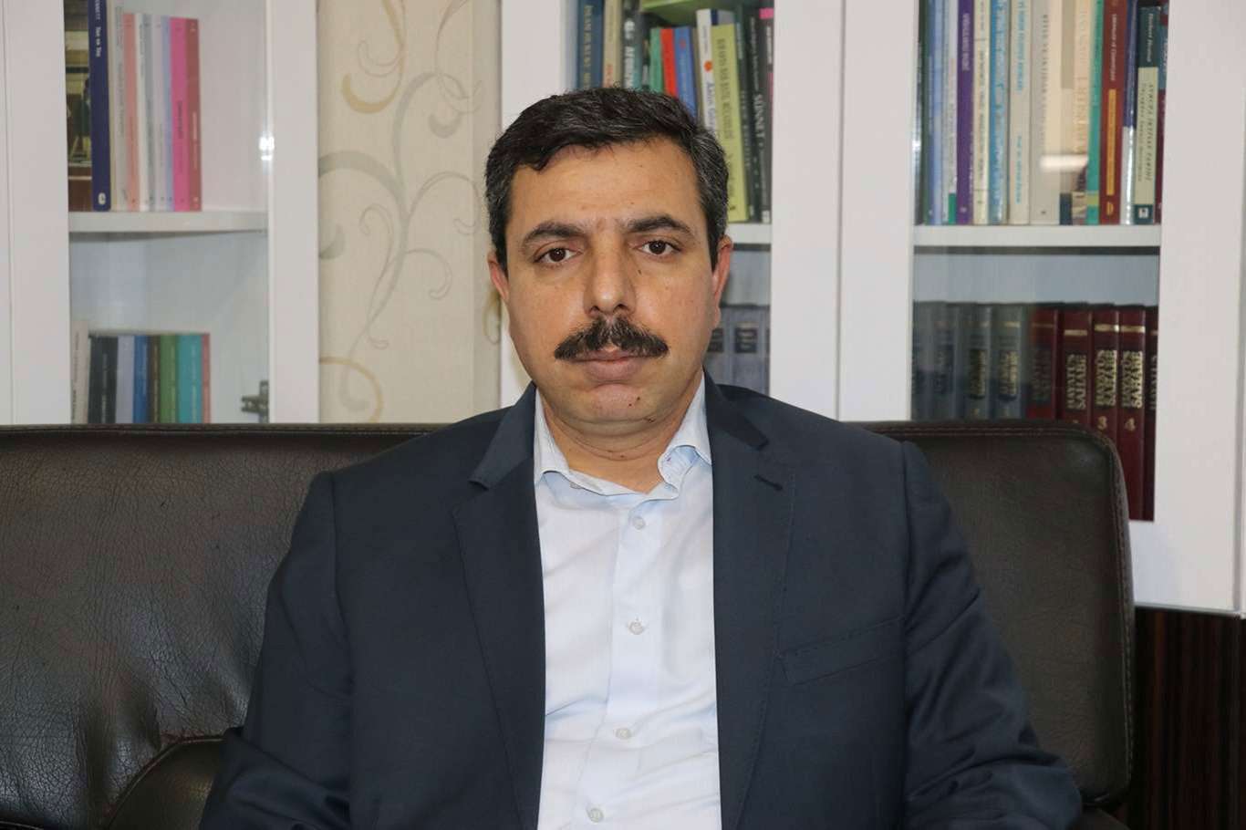 Hukukçu Hüseyin Kurşun: Yeni anayasa tamamen sivil olmalı ve halkın iradesini esas almalı Hukukçu Hüseyin Kurşun: Yeni anayasa tamamen sivil olmalı ve halkın iradesini esas almalı